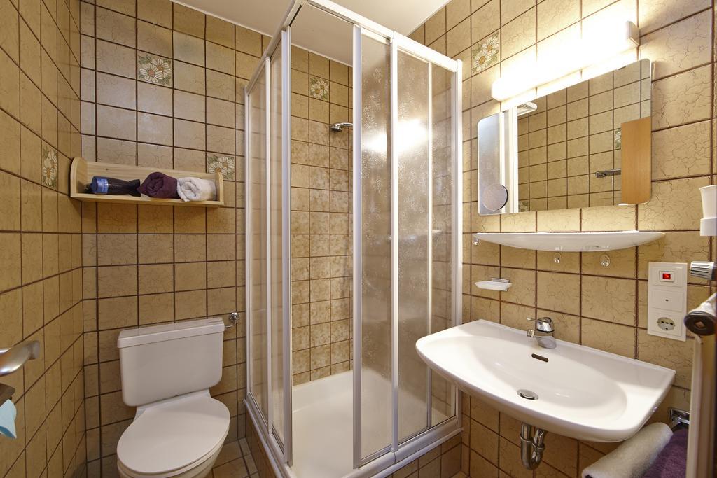 Gaestehaus Alpina Bad Kohlgrub Δωμάτιο φωτογραφία